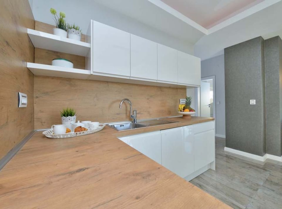 Apartment (One Bedroom Apartment with Terrace 1) | Private kitchen | Fridge