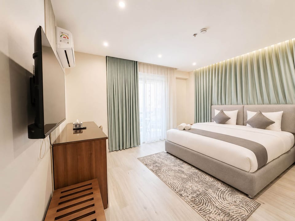 Deluxe Double Room, City View | In-room safe, desk, laptop workspace, soundproofing