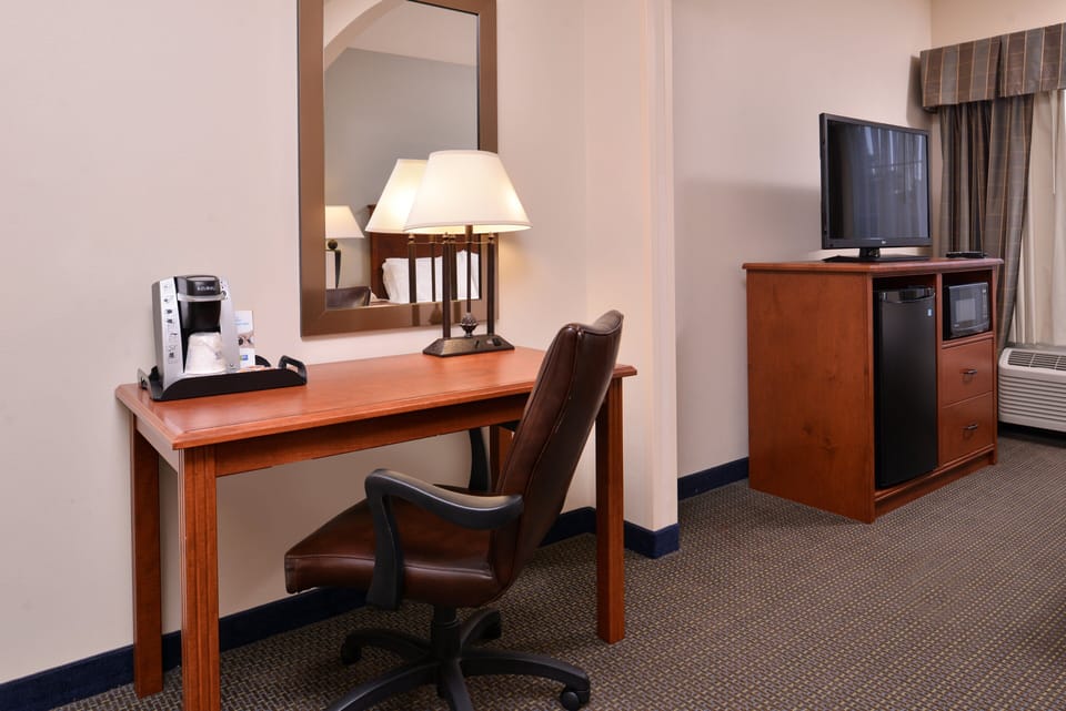 Standard Room, 1 Queen Bed with Sofa bed | Desk, blackout drapes, iron/ironing board, free WiFi