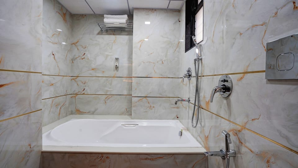 Deluxe Suite, Balcony, City View | Soundproofing, free WiFi