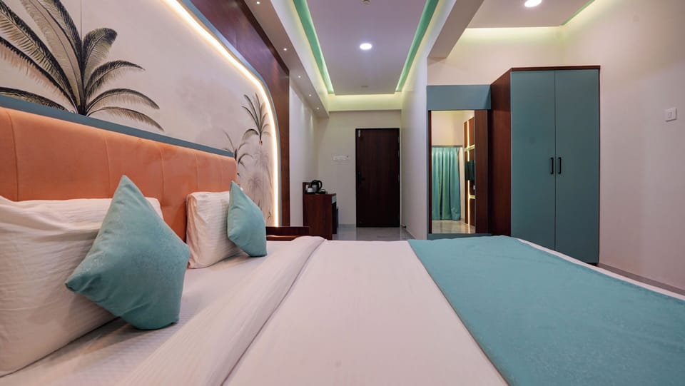Deluxe Room, Balcony, City View | Soundproofing, free WiFi