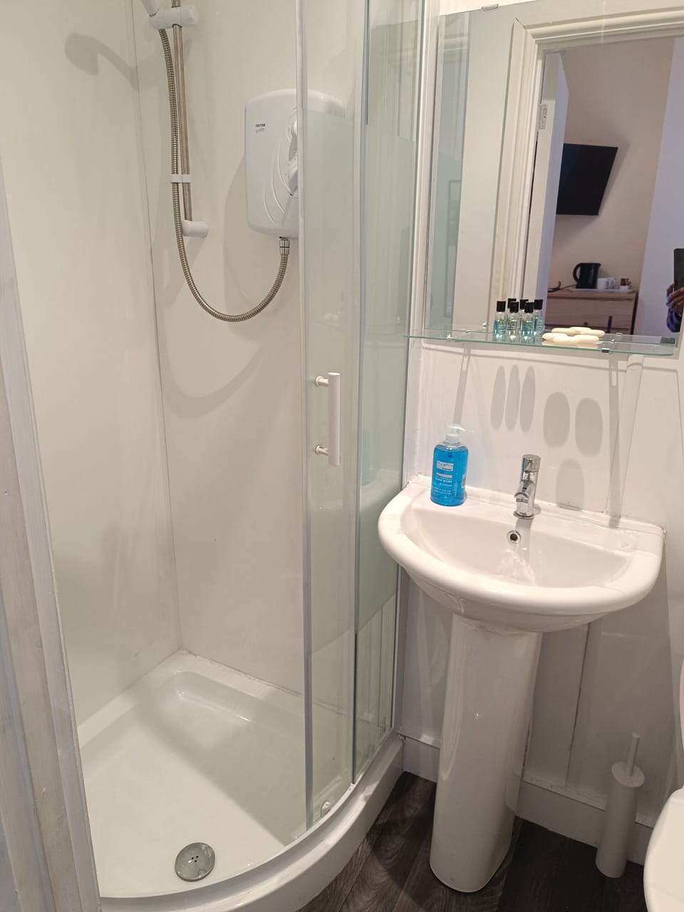 Double Room, Private Bathroom, Park View (clean and cosy room) | Iron/ironing board, free WiFi