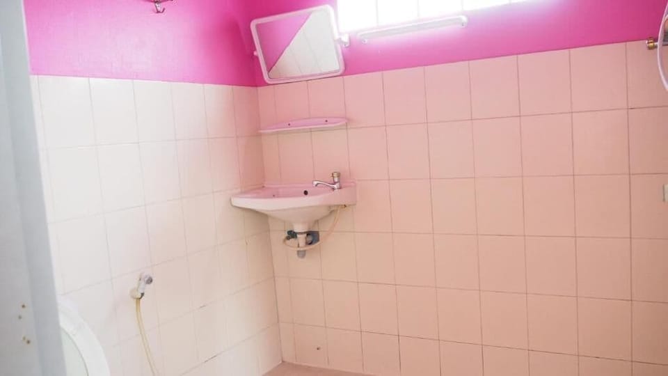 Shower, free toiletries, towels, soap