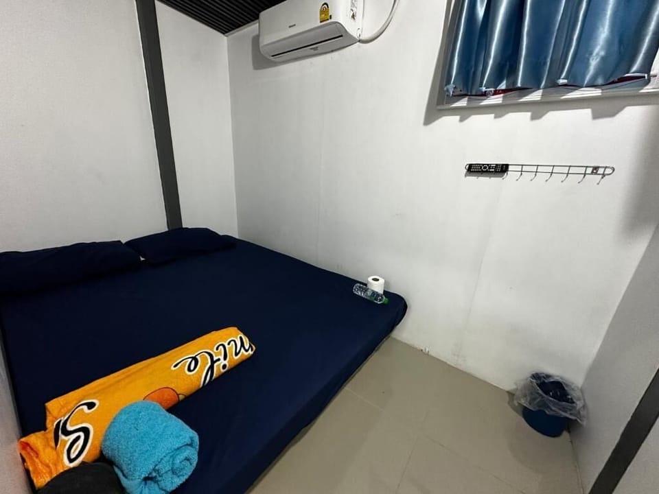 Basic Single Room, Balcony, City View | Interior