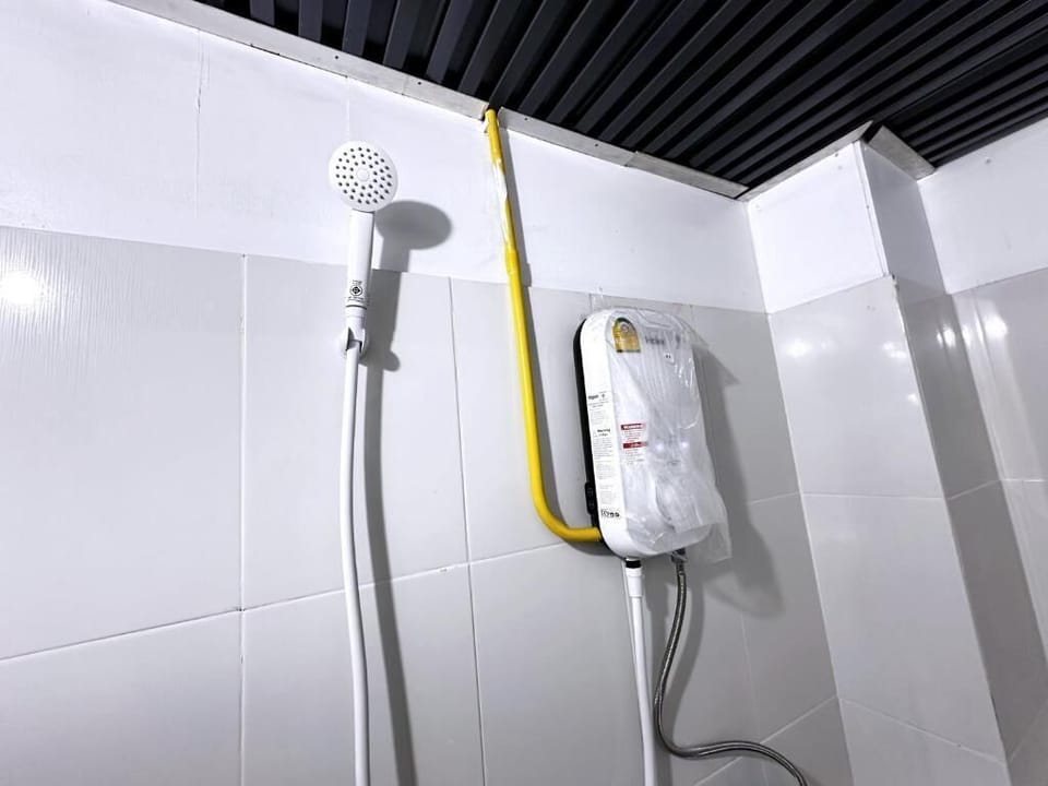 Basic Single Room, Balcony, City View | Bathroom | Shower, towels, soap, shampoo