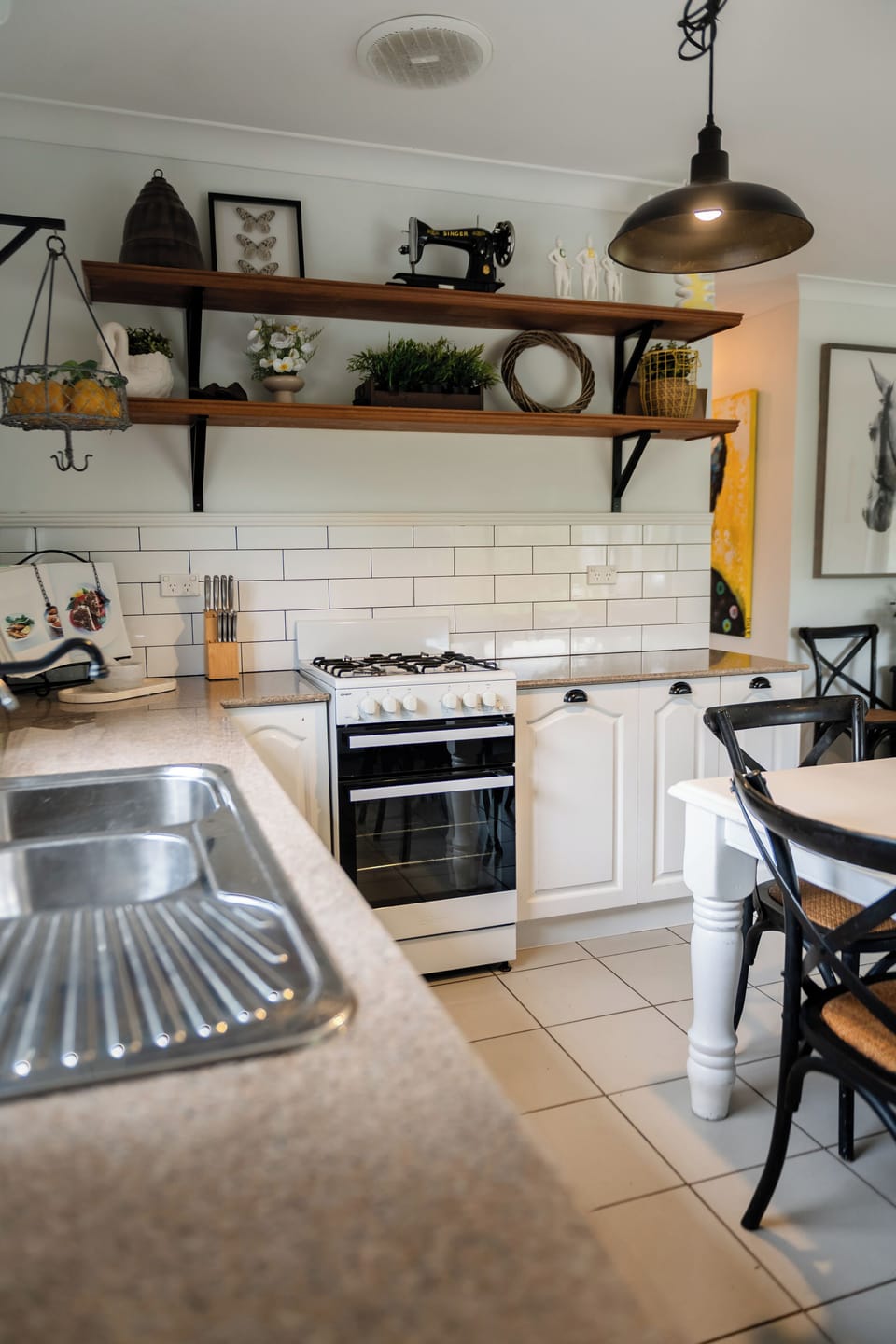 Full-size fridge, microwave, stovetop, highchair