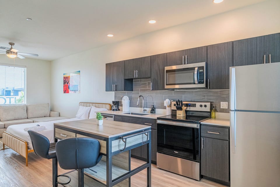 Studio, 1 Queen Bed, Non Smoking | Private kitchen | Full-size fridge, microwave, oven, stovetop