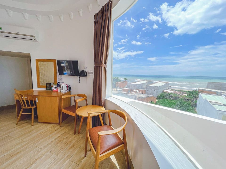 Premium Double Room, 1 King Bed, Beach View, Sea Facing | Interior