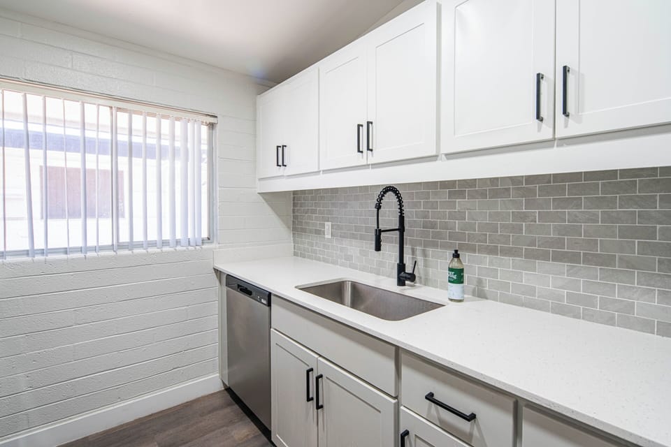 Double Room, Non Smoking | Private kitchen | Full-size fridge, microwave, oven, stovetop