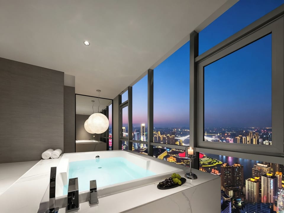 270° River View Deluxe Suite B (Oversized Private Hot Tub & Sauna) | Deep soaking bathtub