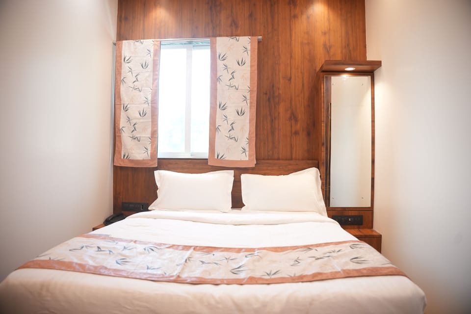 Standard Room, Patio, Pool View | Desk, free WiFi