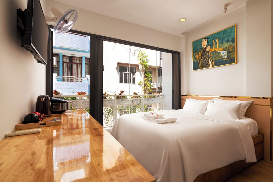 Deluxe Room, Balcony | Desk, iron/ironing board (on request), WiFi (free), bed sheets