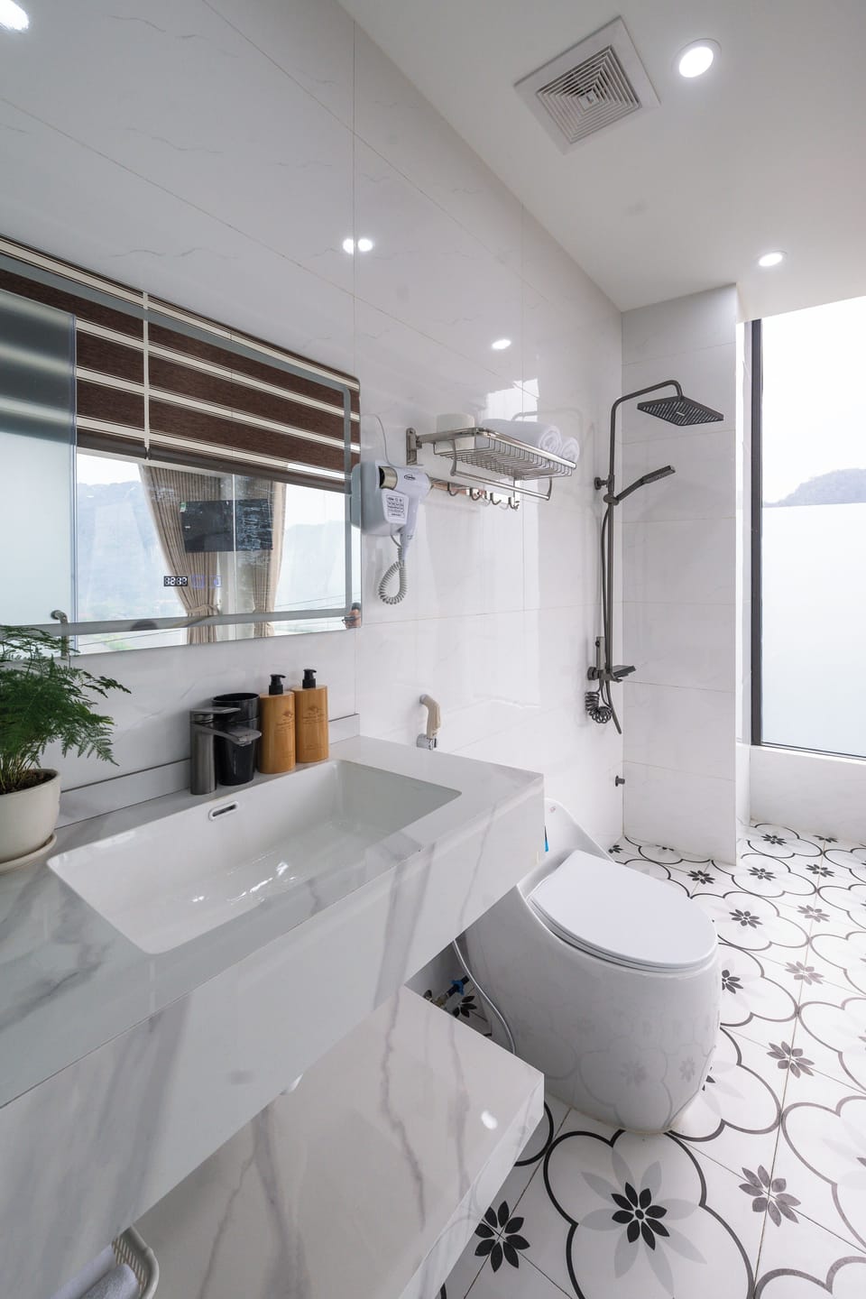 Shower, hydromassage showerhead, hair dryer, slippers