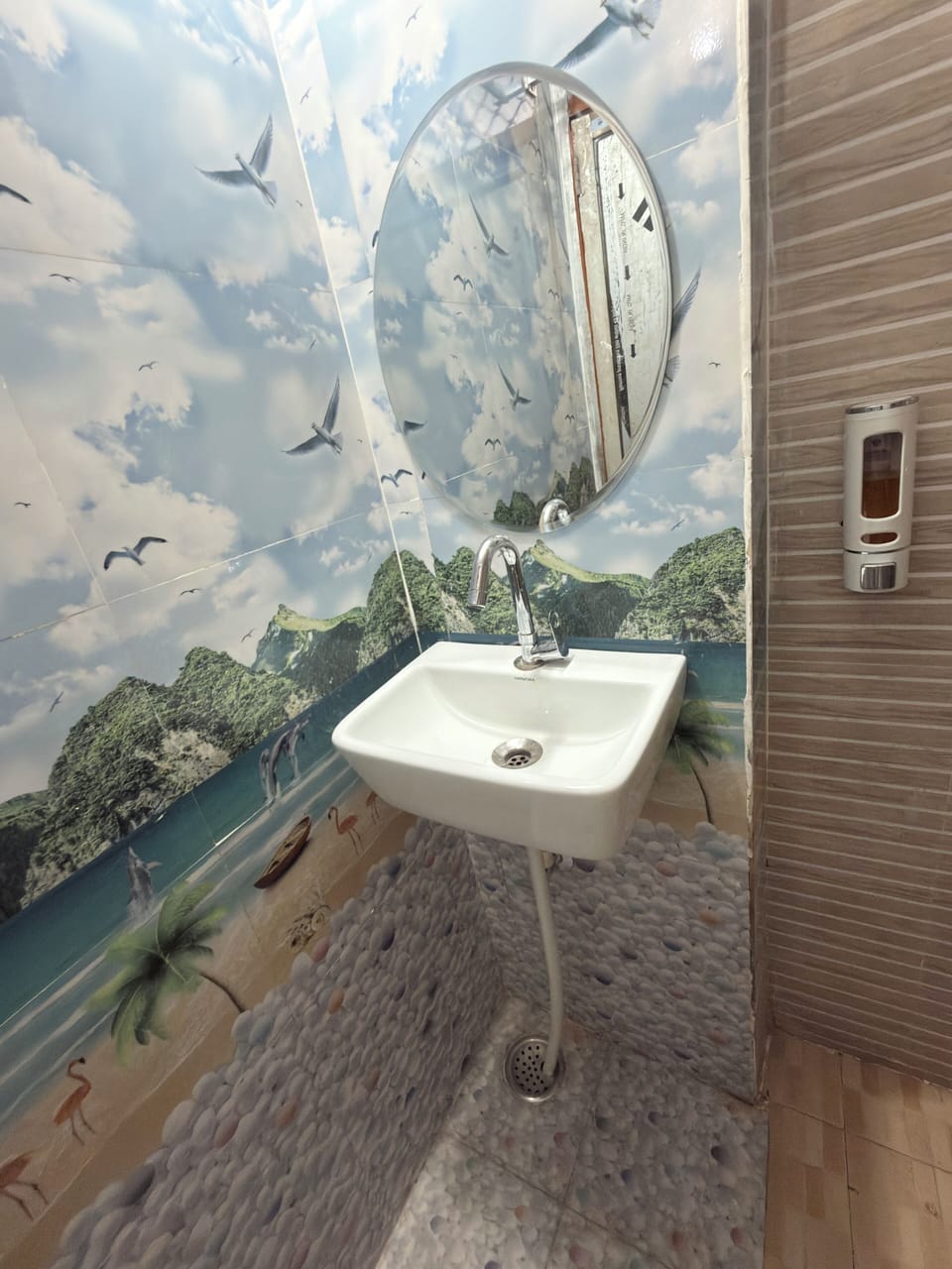 Classic Double Room | Bathroom | Towels, soap, shampoo, toilet paper