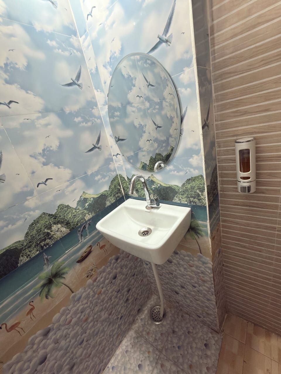 Classic Double Room | Bathroom | Towels, soap, shampoo, toilet paper