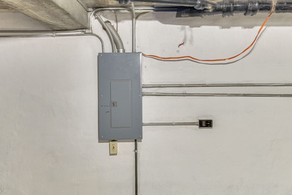 House (5 Bedrooms) | Interior