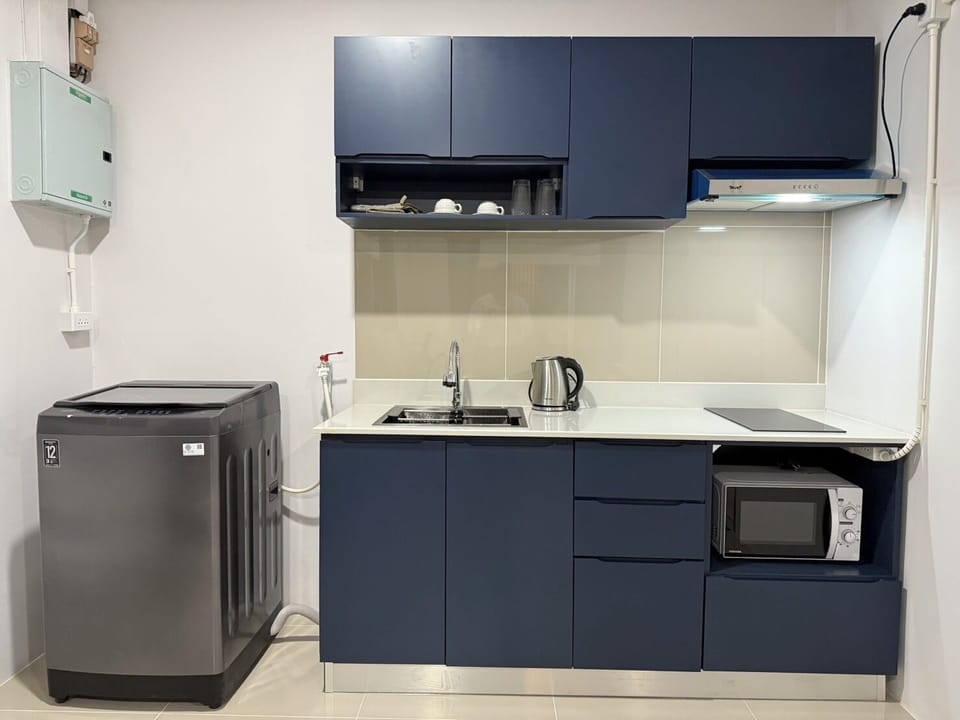 Comfort Room, Balcony, Garden View | Private kitchen | Fridge, microwave, stovetop, cookware/dishes/utensils