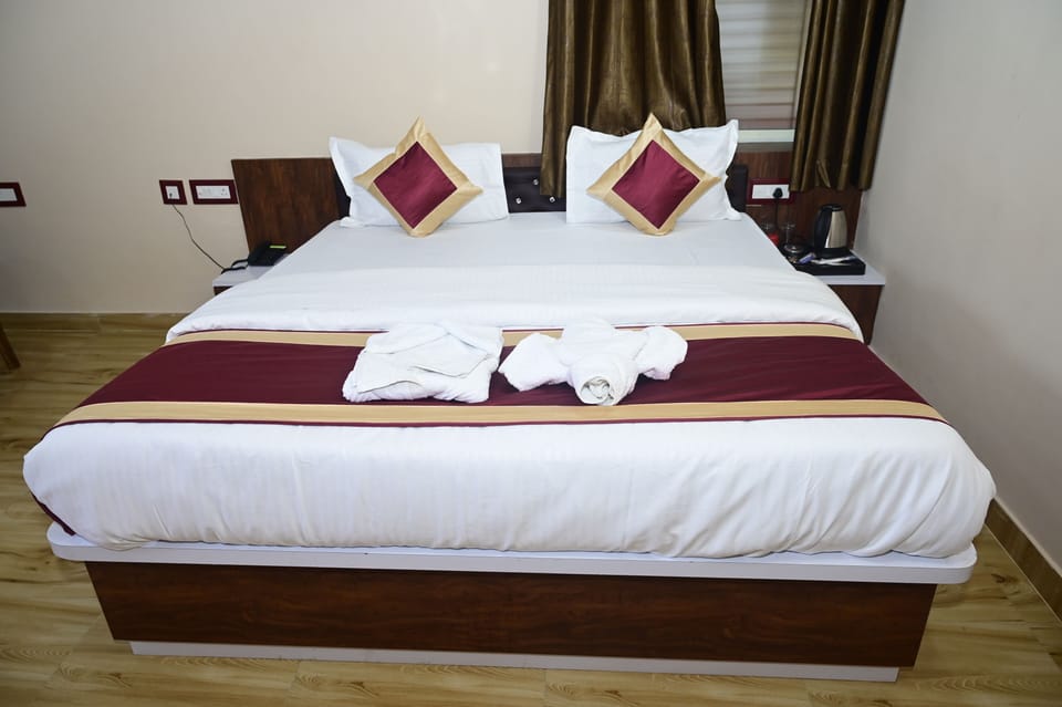 Deluxe Room, Garden View | Laptop workspace, WiFi (free)