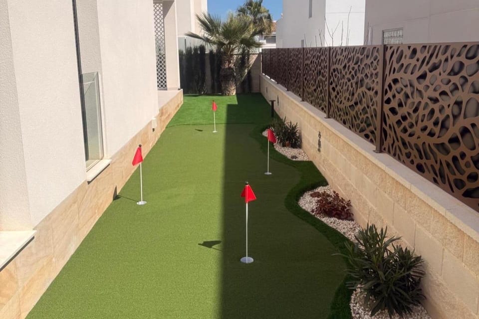Mini-golf