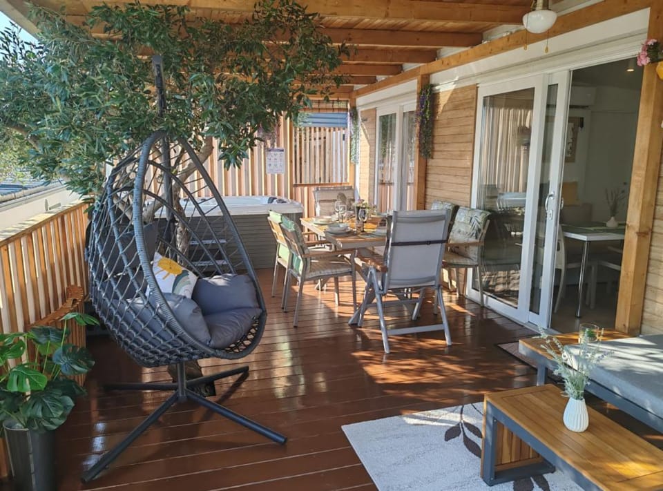 Mobile Home (Two Bedroom Mobile Home with Terrace) | Outdoor spa tub