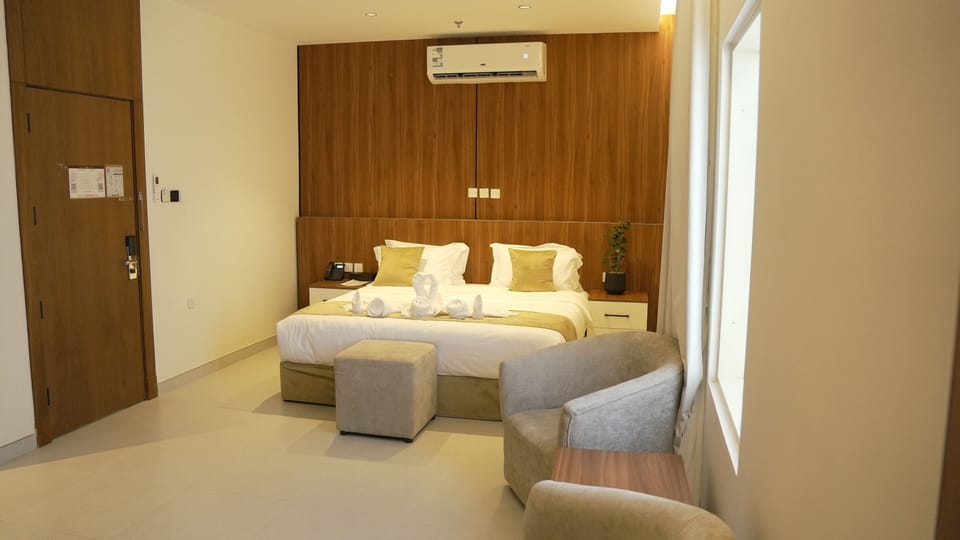 Comfort Suite | Soundproofing, free WiFi, bed sheets, wheelchair access