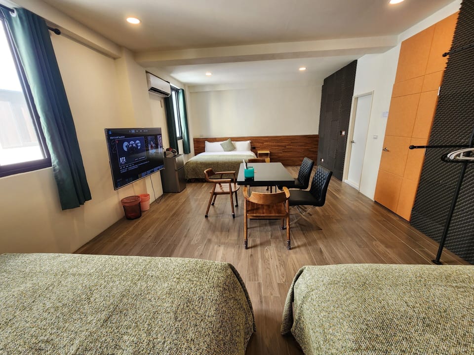 Family Room | Free WiFi