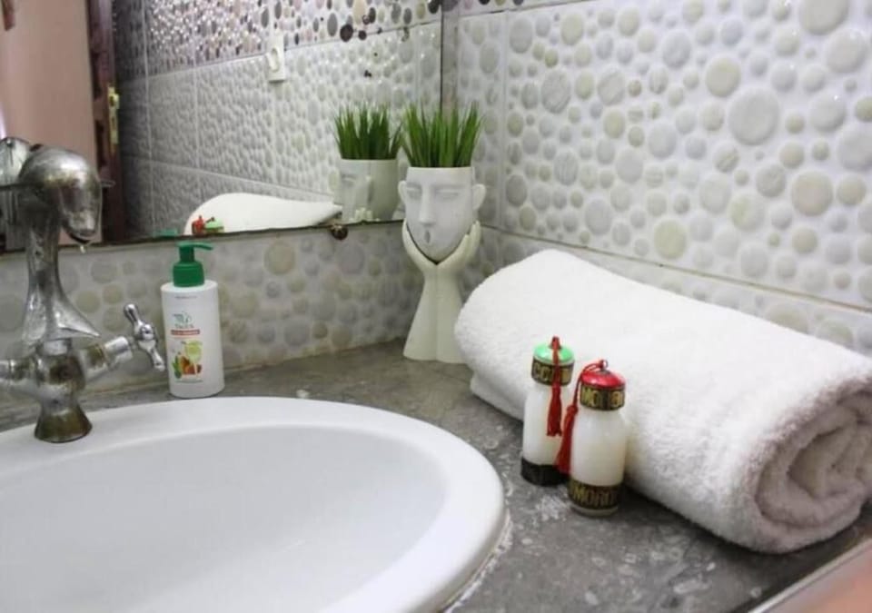 Deluxe Triple Room | Bathroom