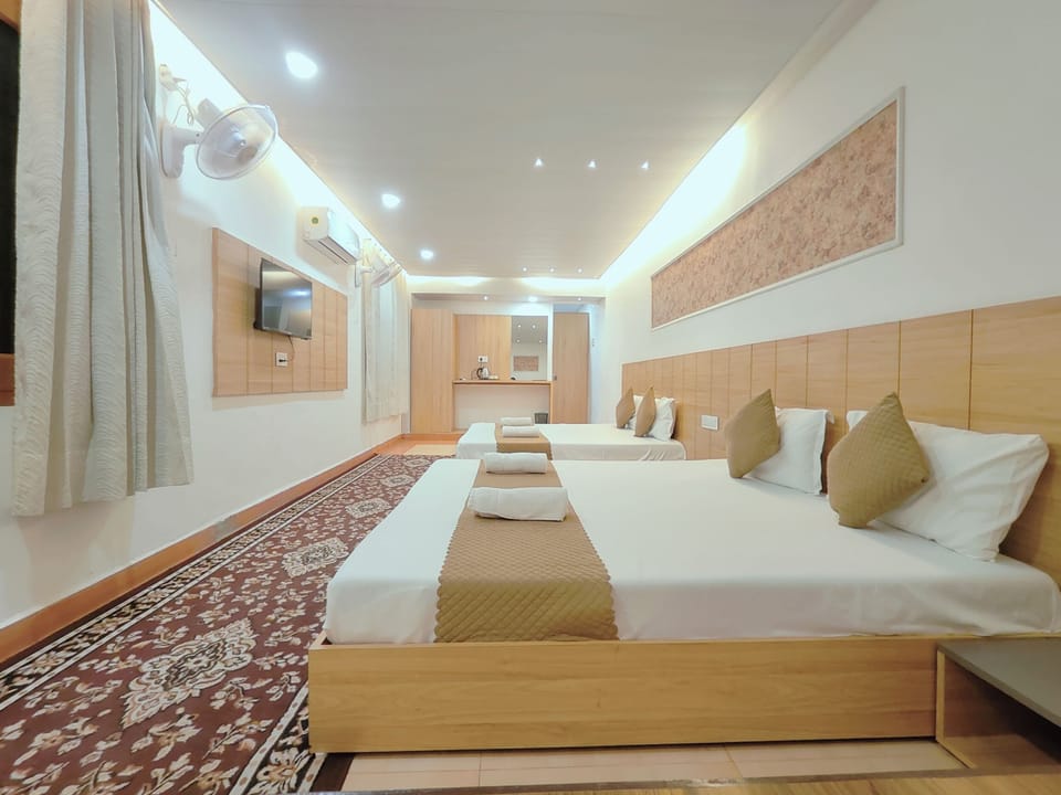 Exclusive Quadruple Room | Iron/ironing board, free WiFi