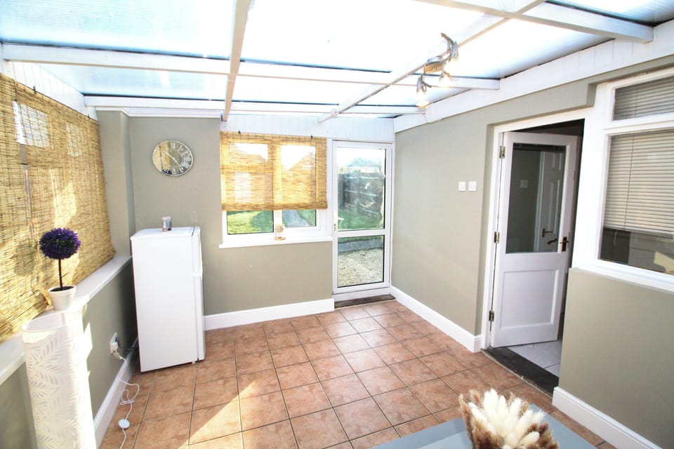Bungalow, 3 Bedrooms, Patio, Garden View | Interior