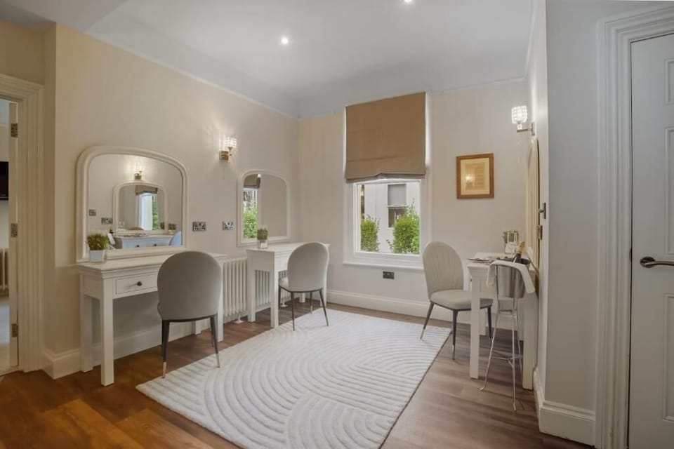 Signature Suite, Patio, Garden View | Interior