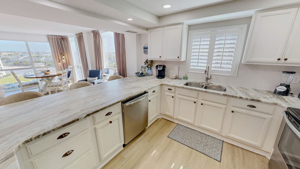Condo, 3 Bedrooms | Private kitchen | Coffee/tea maker, fridge, oven, toaster