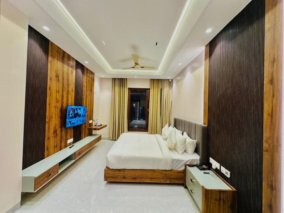 Classic Room | Desk, laptop workspace, iron/ironing board, free WiFi