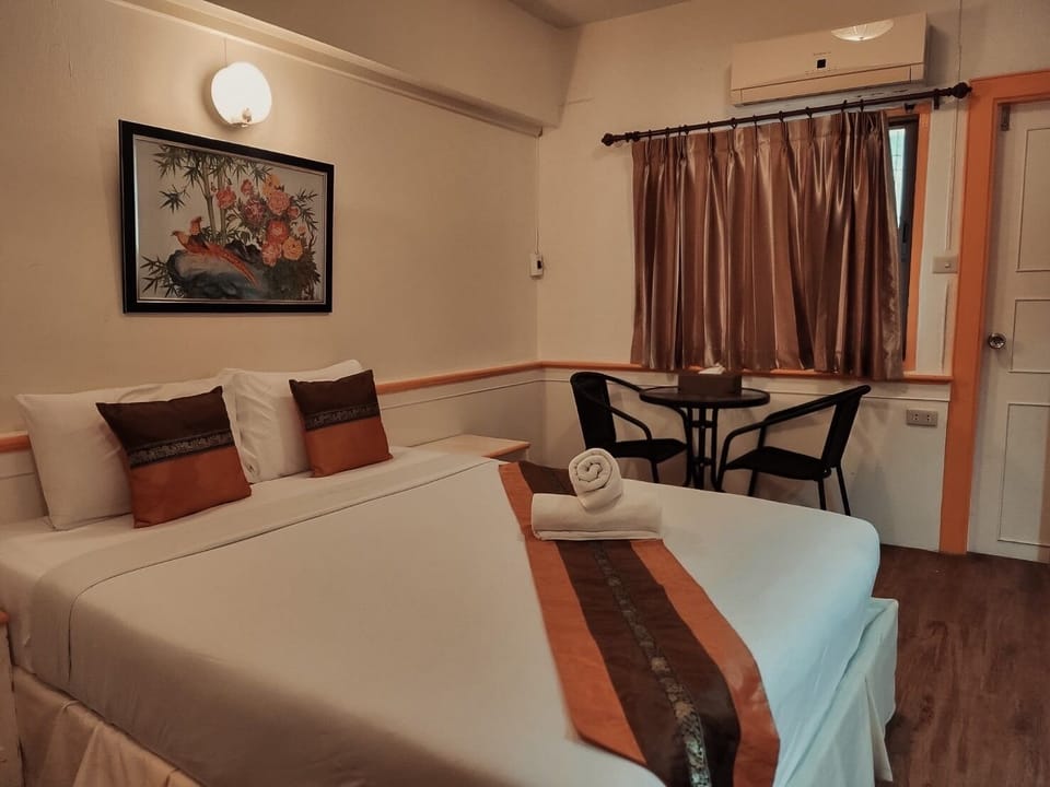 Desk, WiFi (free), bed sheets