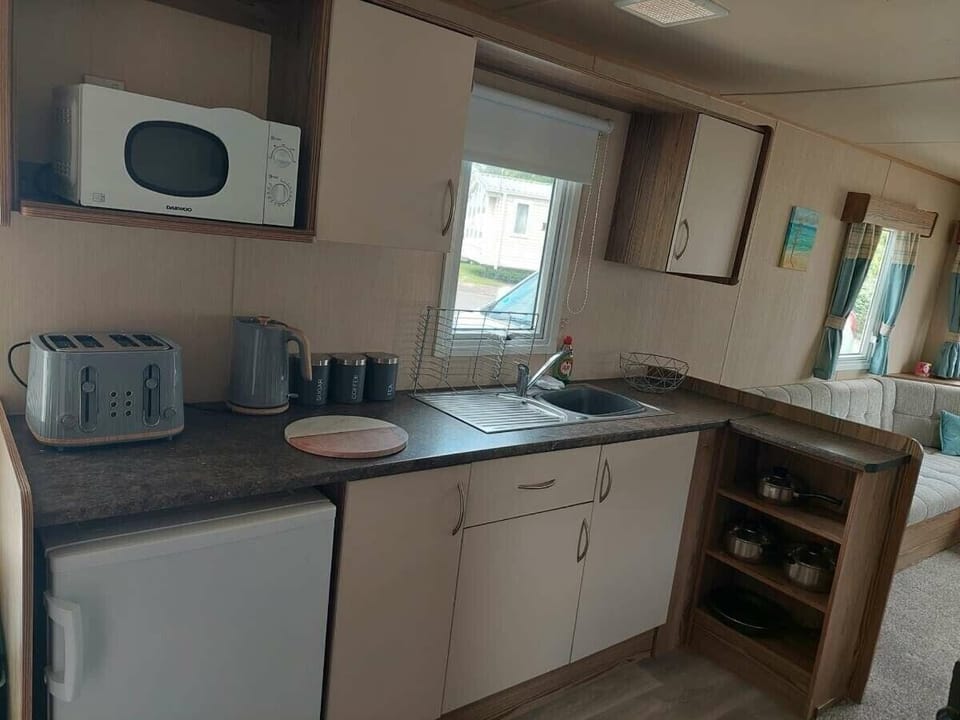 Cookware/dishes/utensils