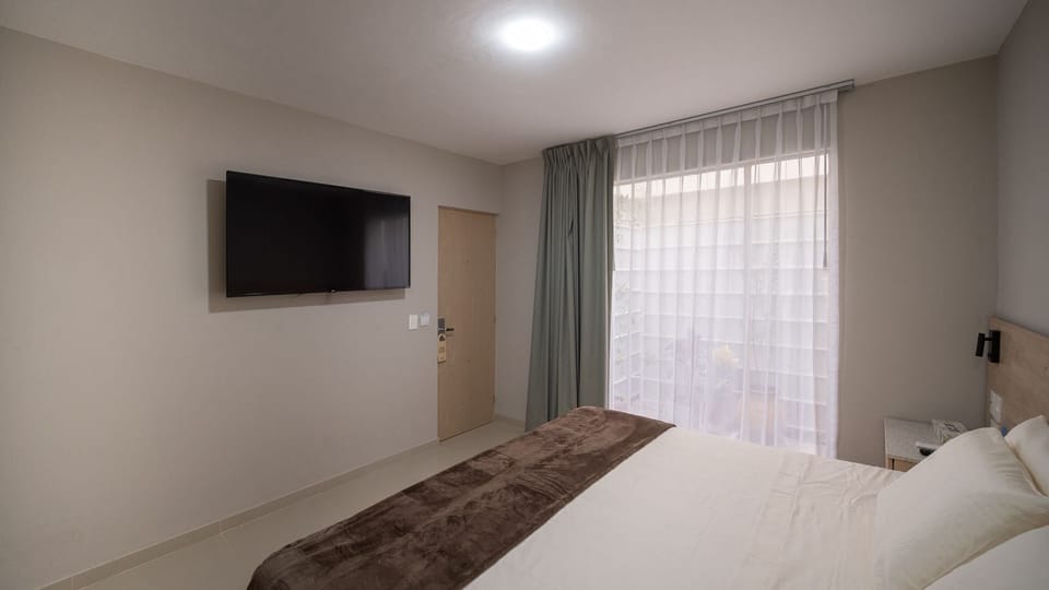 Superior Studio, Patio, Courtyard View | Minibar, in-room safe, desk, laptop workspace