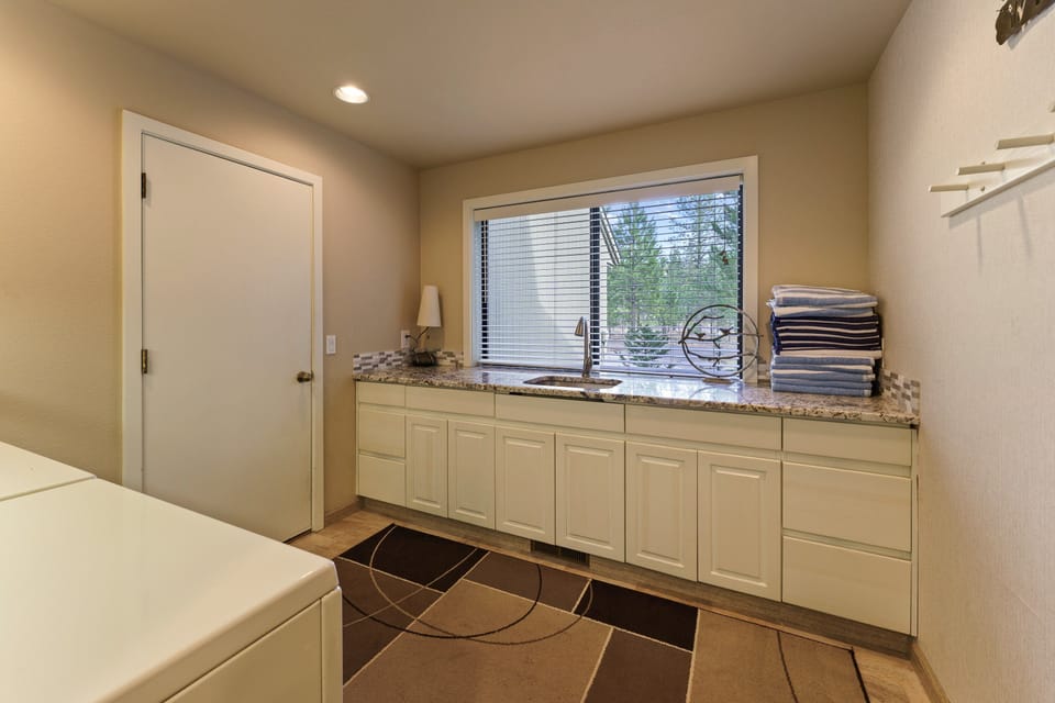 House (5 Bedrooms) | Interior