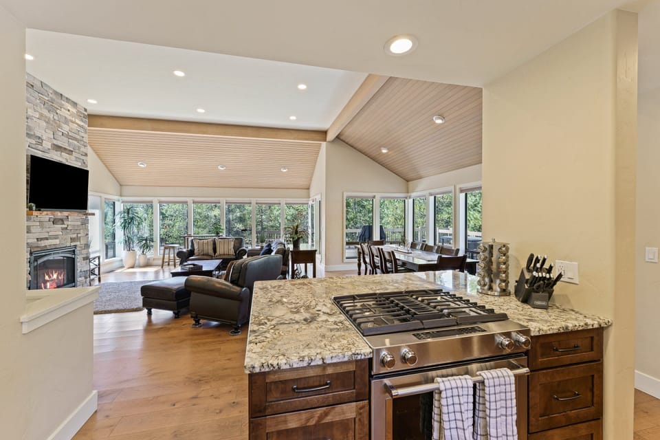 House (5 Bedrooms) | Interior