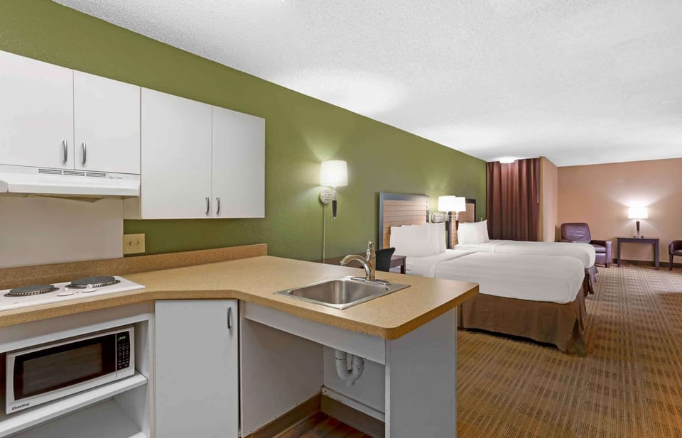 Studio, 2 Double Beds, Non Smoking | Desk, iron/ironing board, free WiFi