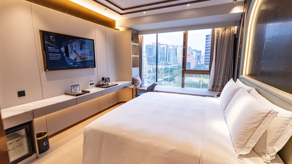 Premium Fountain View King bed Room | Minibar, desk, WiFi (free)