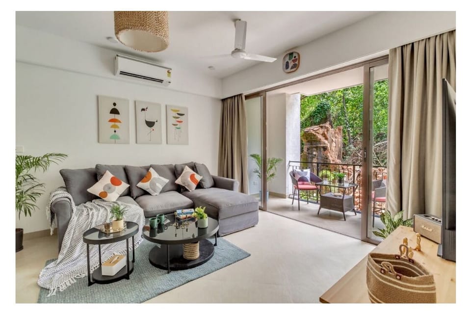 Apartment | Living area | 32-inch Smart TV with digital channels