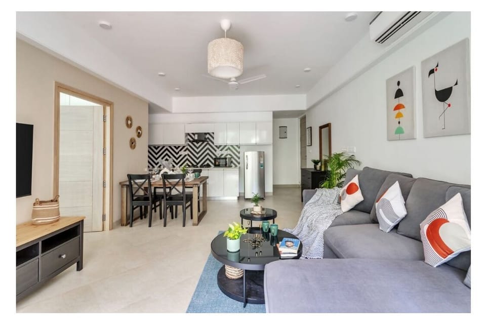 Apartment | Living area | 32-inch Smart TV with digital channels