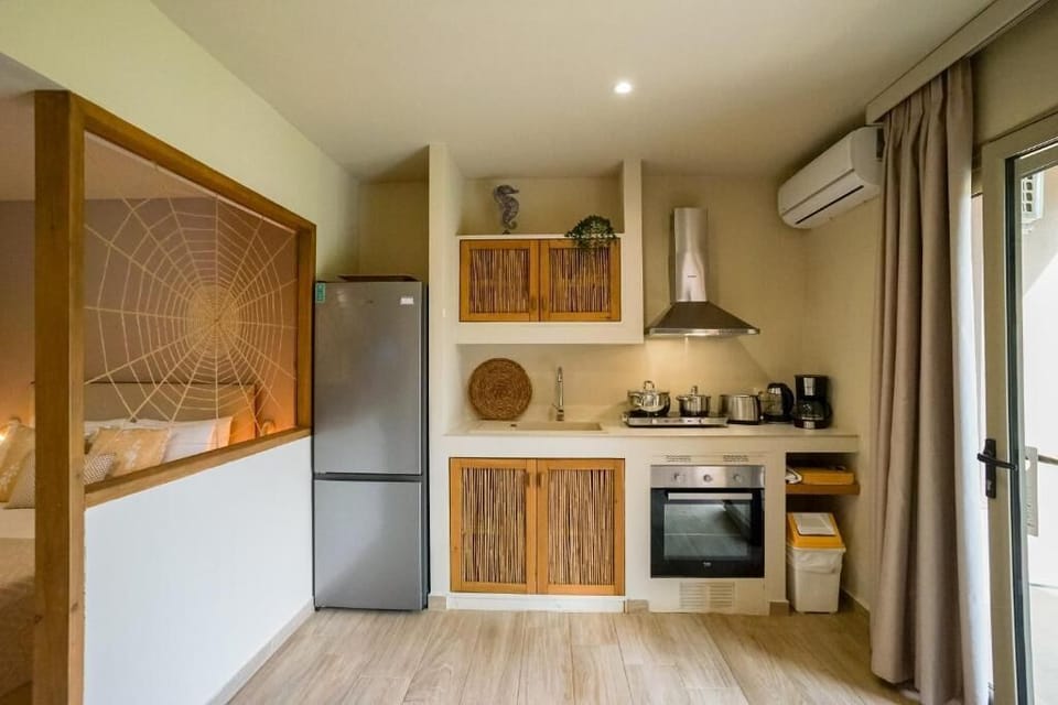 Family Suite, Sea View | Private kitchen