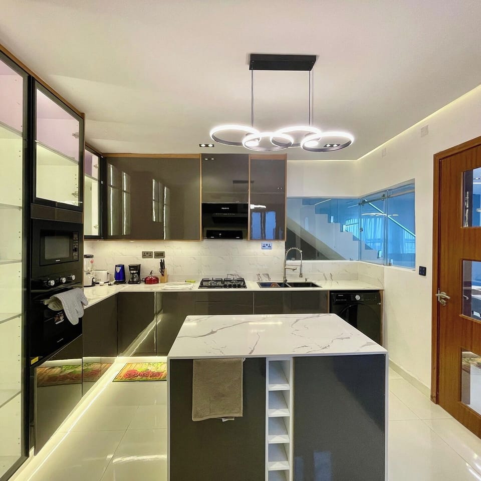 Economy Apartment, Balcony, City View | Private kitchen | Fridge, microwave, oven, stovetop