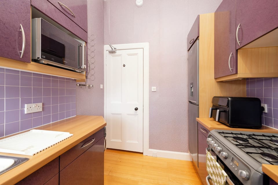 Apartment | Private kitchen | Fridge, microwave, oven, stovetop