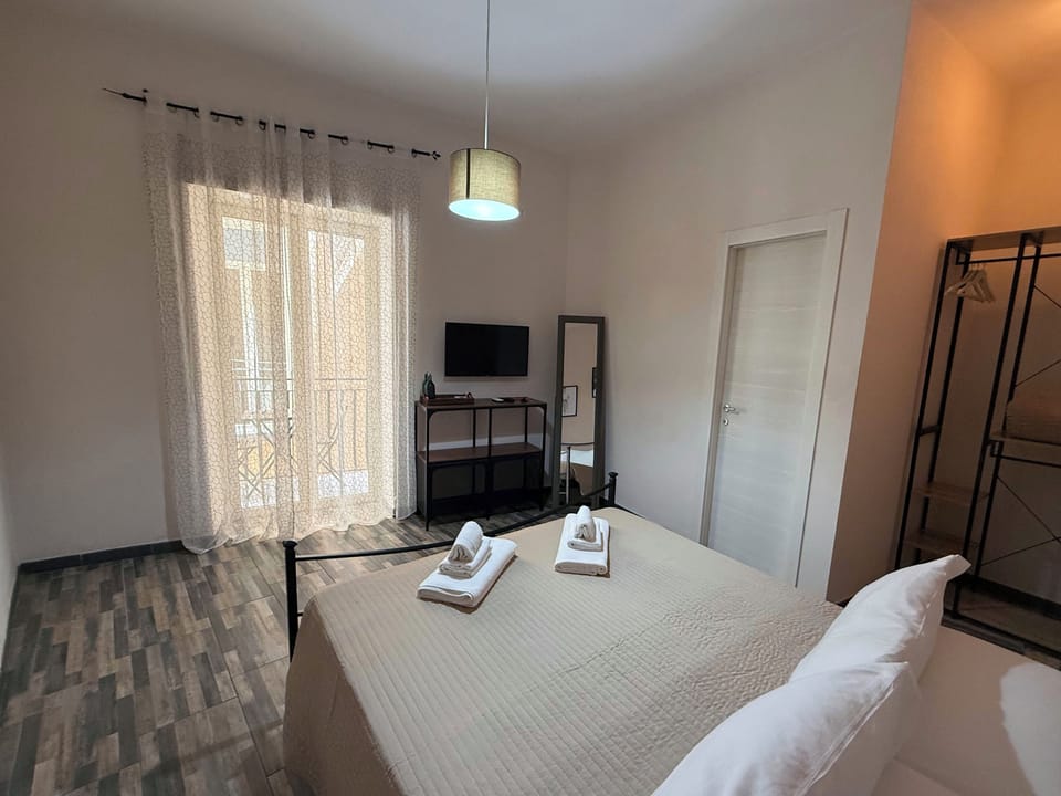 WiFi (free), bed sheets