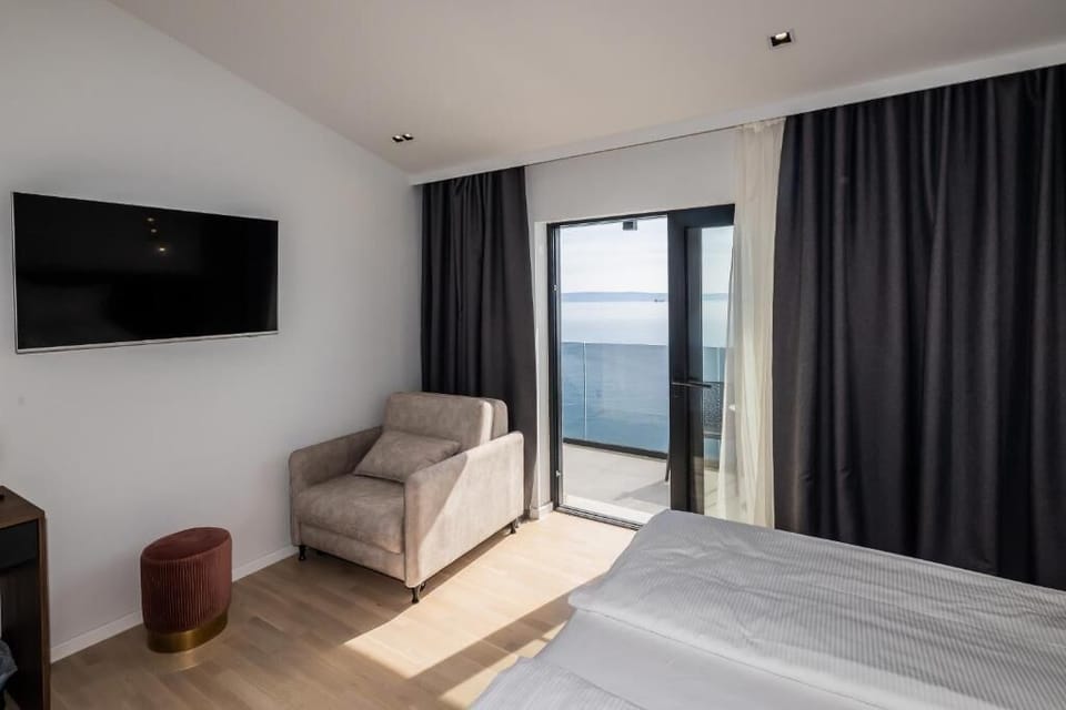 In-room safe, desk, soundproofing, WiFi (free)