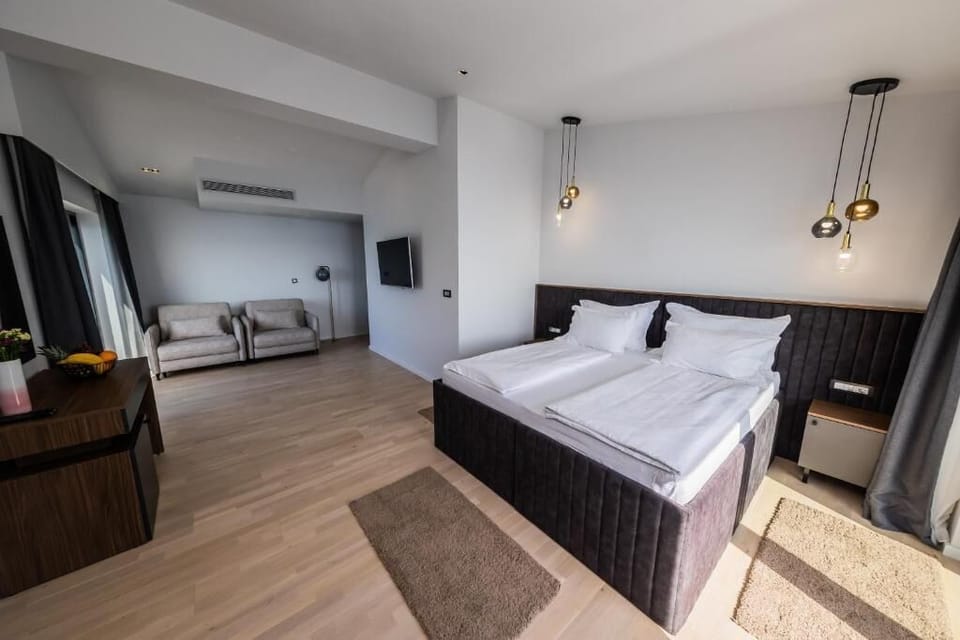 In-room safe, desk, soundproofing, WiFi (free)