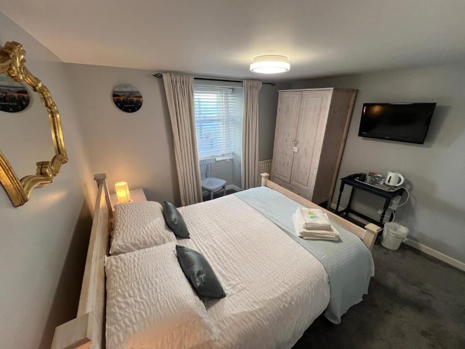 Family Suite, Courtyard View | Free WiFi