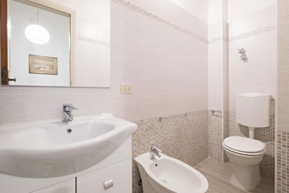 Quadruple Room, Balcony, Sea View | Bathroom