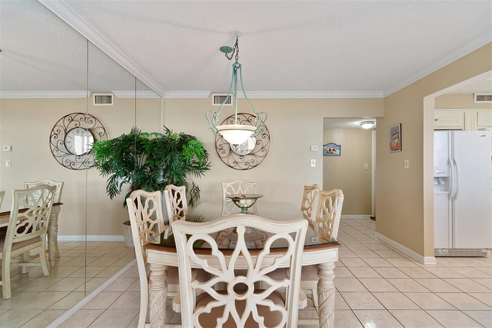 Condo, 3 Bedrooms | Dining